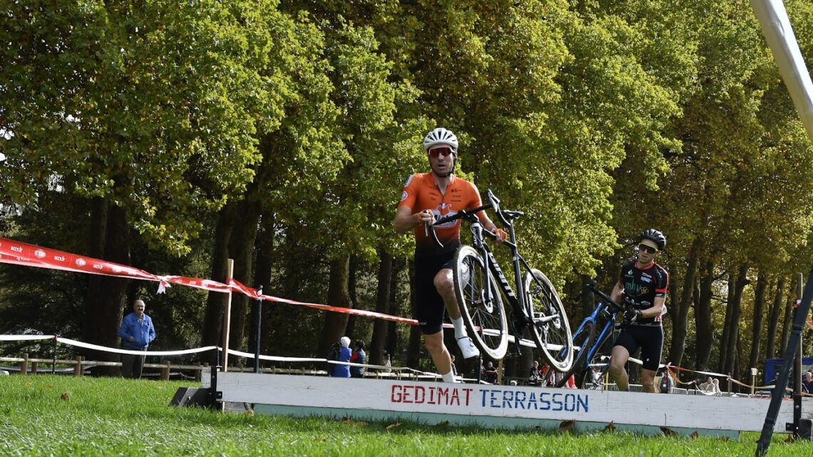 Yoann PAILLOT remport le cyclocross de Vivonne UCC Vivonne
