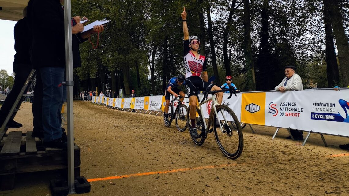 9e cyclocross Vivonne UCC Vivonne UCCV