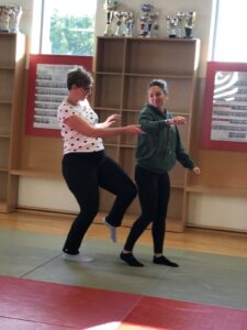 Self-defense groupe Filles UCC Vivonne UCCV