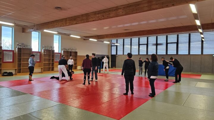 Self-defense filles Judo Club Vivonnois UCC Vivonne UCCV