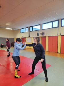 Self-defense filles Judo Club Vivonnois UCC Vivonne UCCV