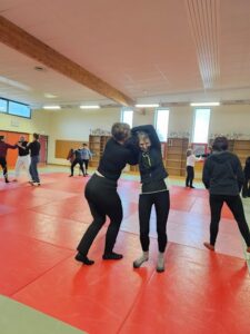 Self-defense filles Judo Club Vivonnois UCC Vivonne UCCV